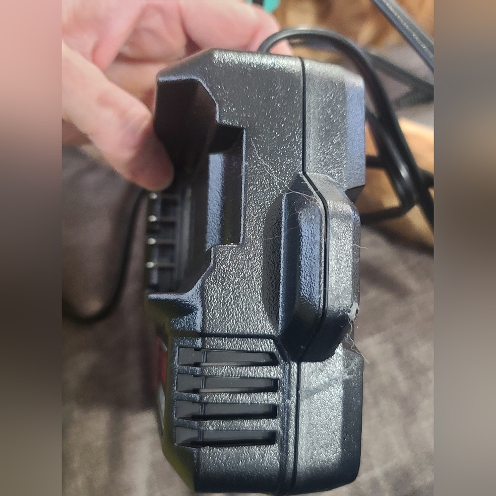 Craftsman Littium Battery Charger Model CMCB100 - Picture 3 of 4